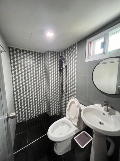 Bathroom 3, Inntown, Wattana