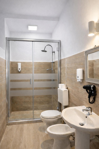 Bathroom 5, Puglia Low-Cost, Holiday Home, Brindisi
