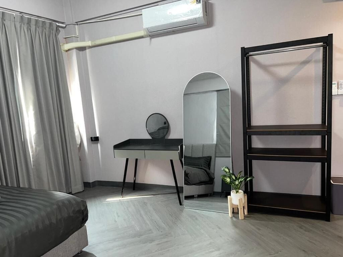Others 5, Inntown, Wattana
