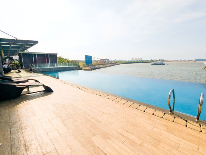 Others 2, S&D 2BR 10-AF Pool, Gym, SmartTV beside Ferry Terminal, Batam
