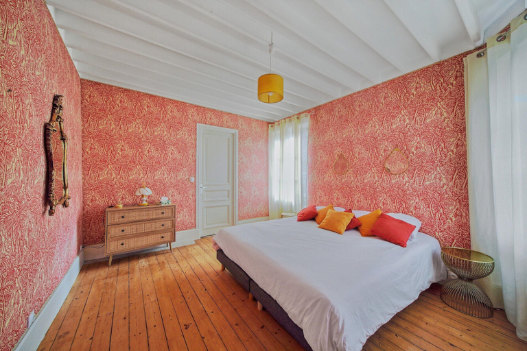 Room 5, Grand Estate for 20 With Pool, Garden, Seine-et-Marne