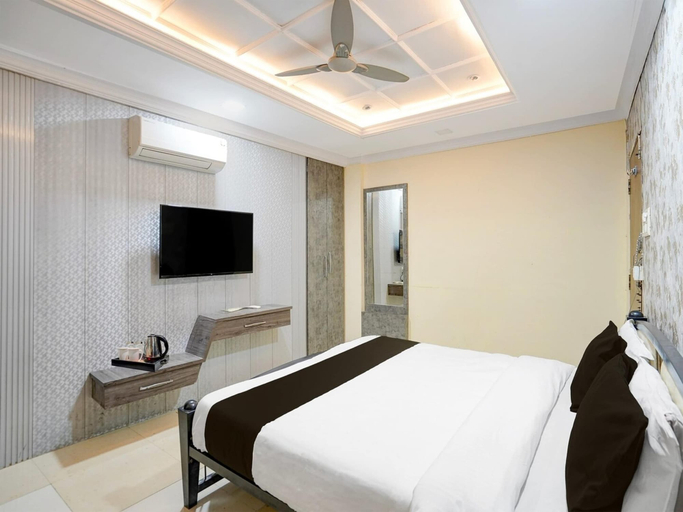 Room 5, Deluxe Hotel Shikhar Darshan, Ujjain