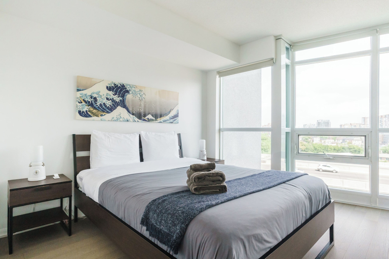 Room 2, Luxury Suites Downtown with Parking, Toronto