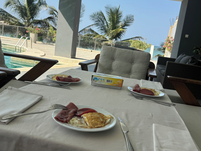 Food & Drinks, Villa Somone Pied Dans L'eau, Mbour