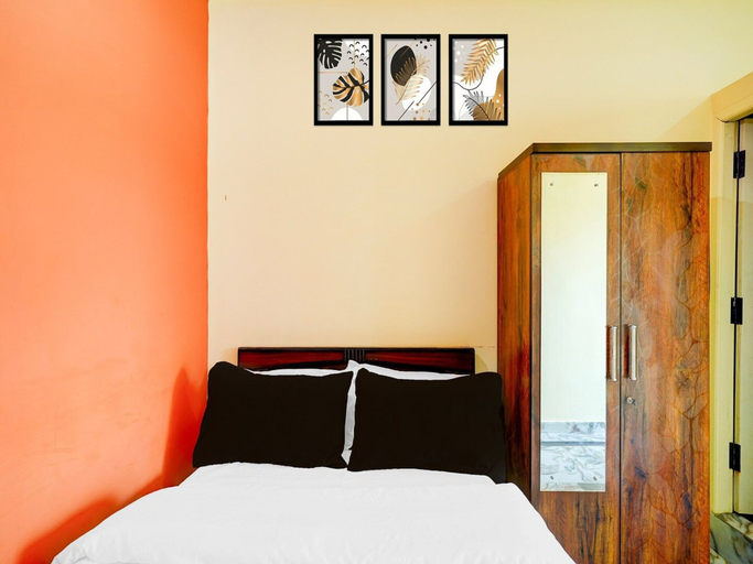 Room 2, Deluxe Nataraja Boarding & Lodging, Bangalore