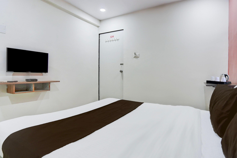 Room 4, Super Hotel O Dindoli Surat, Surat