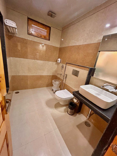 Bathroom, Hidden Heaven Manali, Kullu