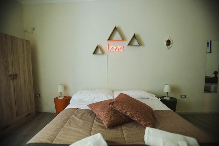 Bedroom 2, 4 Balconi rooms Paladini B&B e appartamenti, Lecce