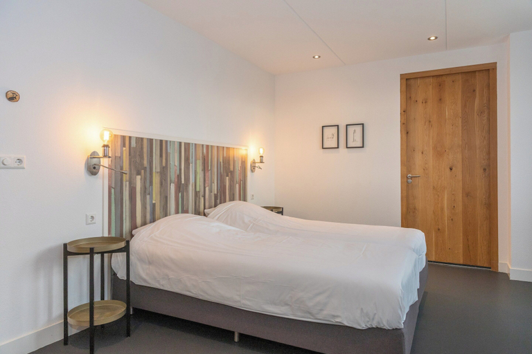 Room 5, Luxury Villa With Sauna for 12, Texel