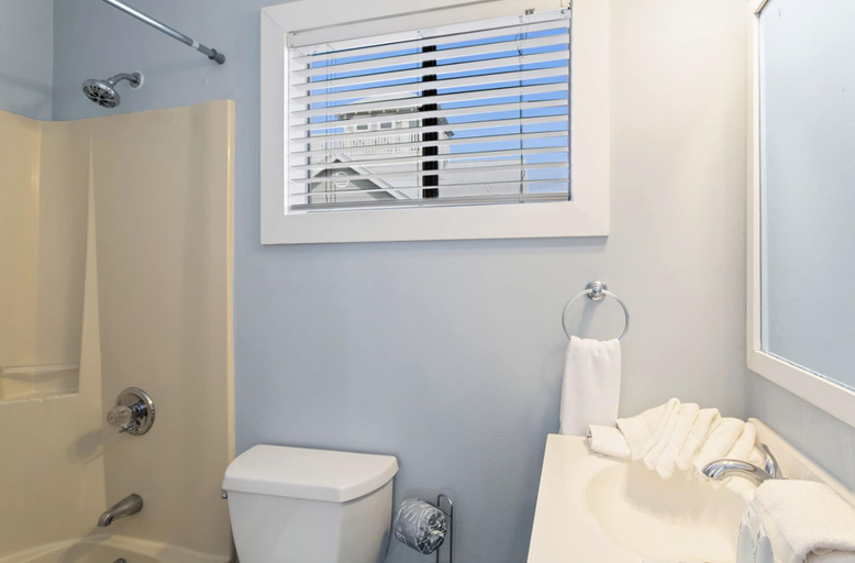 Bathroom 2, Rising Tide, Walton