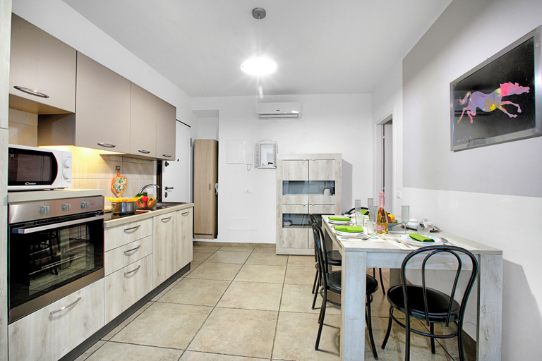 Private kitchen 2, Paolo & Elisa - Sea Front Apartments, Savona