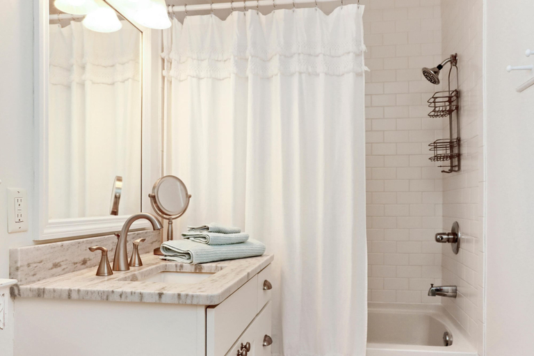 Bathroom 3, OM Shanti Seaside Cottage, Gulf