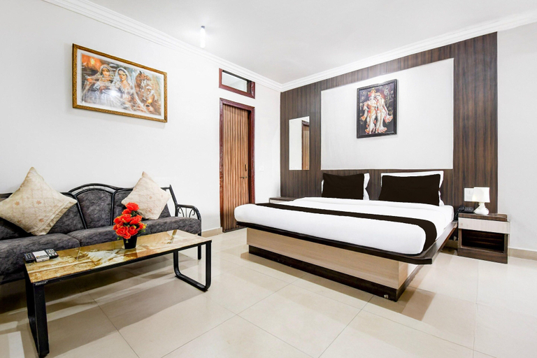 Room 3, Deluxe Hotel Okasu Railway Station, Raipur