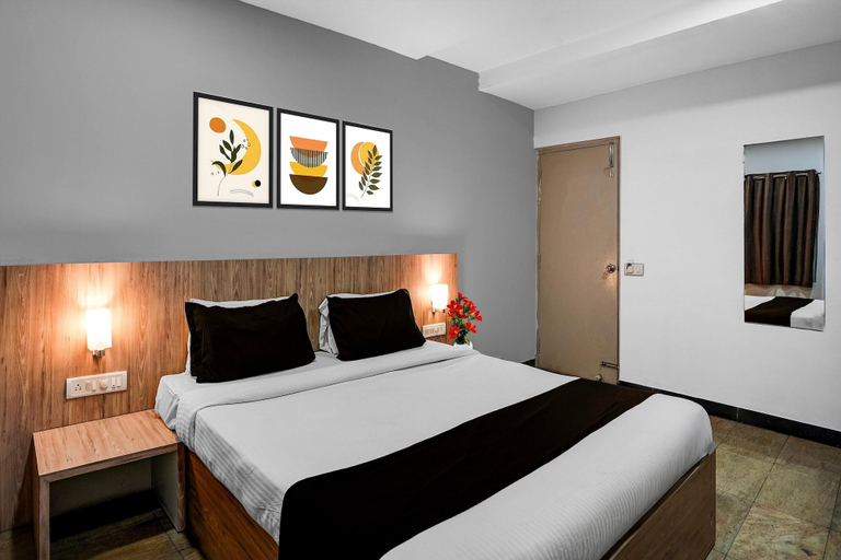 Room 2, Deluxe Richmond MG Metrrichmond, Bangalore