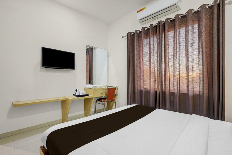 Room 4, Deluxe Hotel Jay Shankar, Navsari
