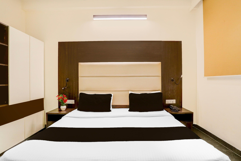 Room 4, Super Townhouse Sushant Lok Phase 1, Gurgaon