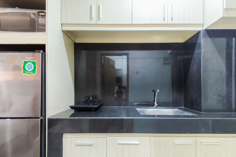 Others 5, Comfy White Studio for 2 Pax at Bale Hinggil Apartment By Travelio, Surabaya