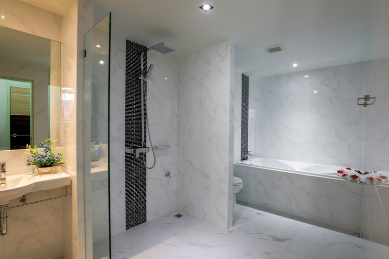 Bathroom, Grandpink park hotel, Hat Yai