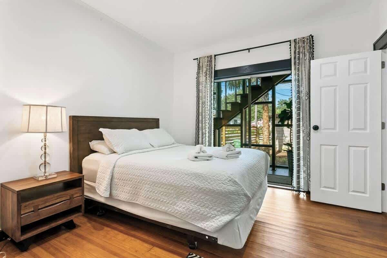 Room 4, Unique Pet Friendly Bungalow in St Augustine, Saint Johns