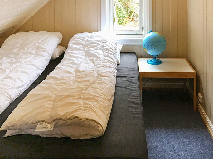 Bedroom 2, 4 Star Holiday Home in Hovag, Lillesand