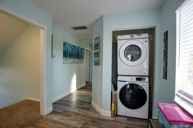 Bathroom 4, Beach Life 5, Pinellas