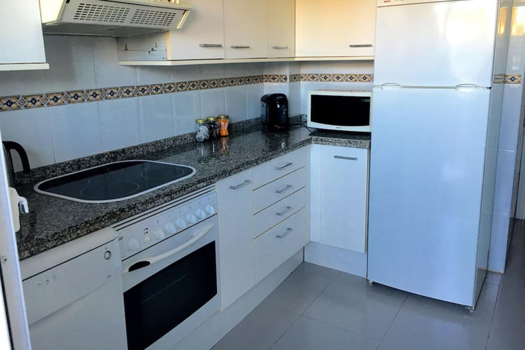 Private kitchen, 2 bed Apt, grt Location, Shared Pool, Outdoor Area, Alicante