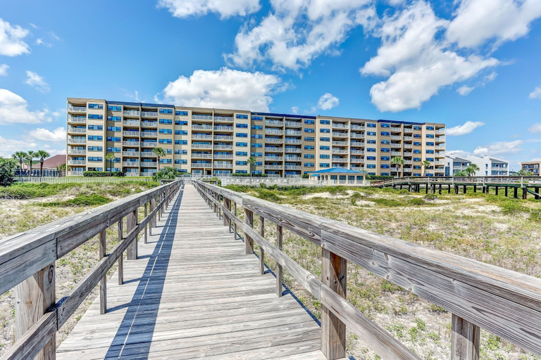 Exterior & Views 2, Upper Unit Condo Overlooking Both the Ocean Pier and Swimming Pool by RedAwning, Nassau