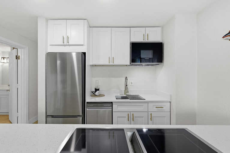 Private kitchen 2, Ocean Breeze Resort 213, Volusia