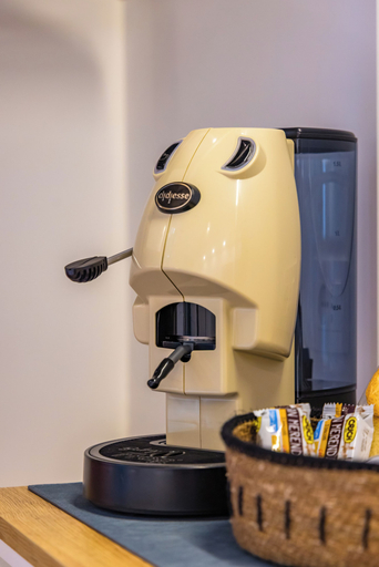 Coffee and/or coffee maker 5, BORGO VERGINI SUITES, Napoli