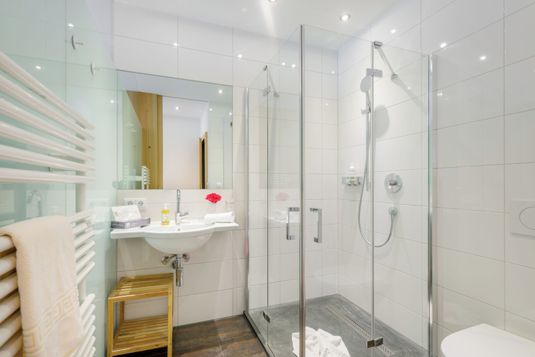 Bathroom 3, Hotel & Restaurant Der Hirschen, Bregenz