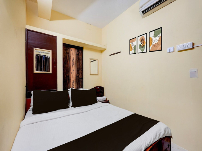 Room 4, Deluxenimalan Residency, Chennai