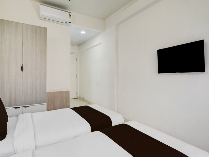 Room 2, Deluxehotel Gurudev Residency, Bangalore