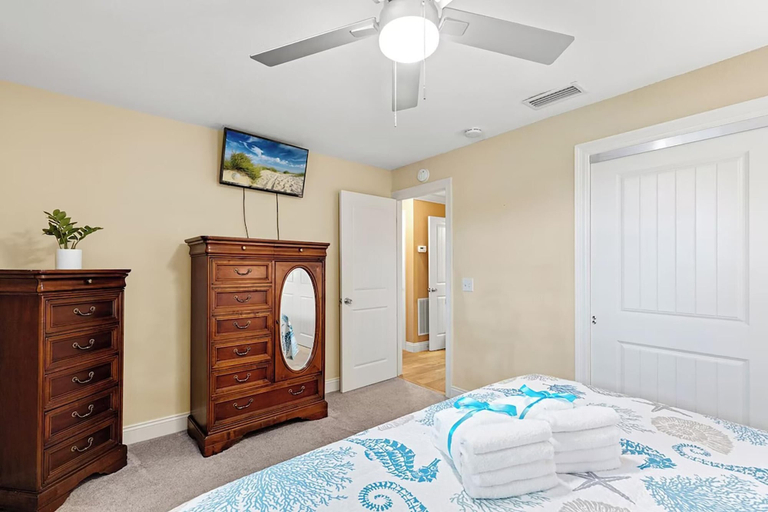 Room 2, Coconut Breeze, Bay