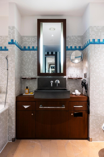 Bathroom 4, Grand Hotel Champs Elysees, Paris