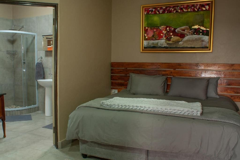 Room 4, Casa de la Presa 4, Capricorn