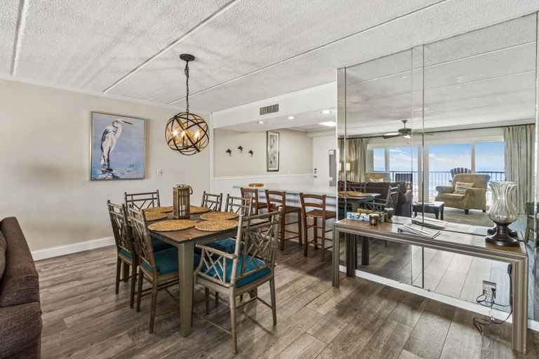 Food & Drinks, Upper Unit Condo Overlooking Both the Ocean Pier and Swimming Pool by RedAwning, Nassau