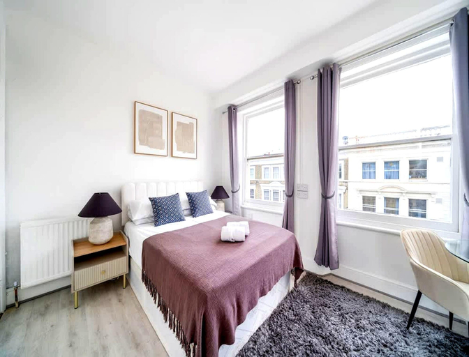 Room 5, West Kensington Modern Couple Retreat, London