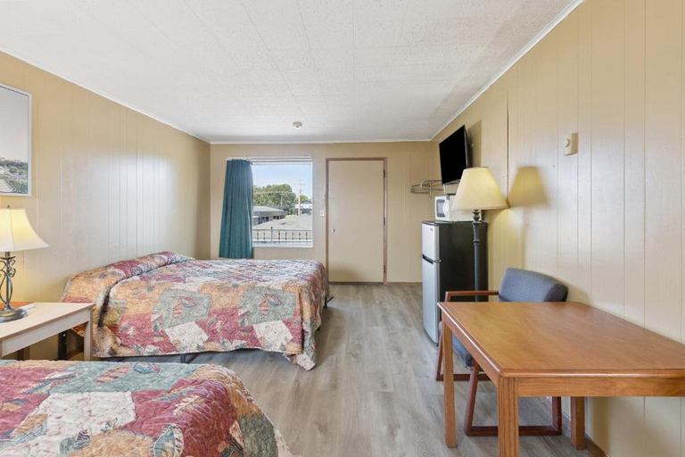 Bedroom 3, Curry’s Motel by OYO Saginaw MI, Saginaw