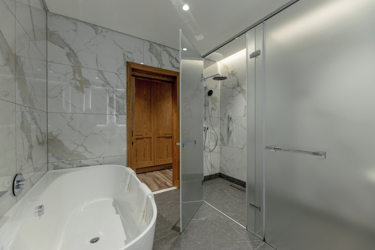 Bathroom 5, Radisson Blu Hotel Lusaka, Lusaka