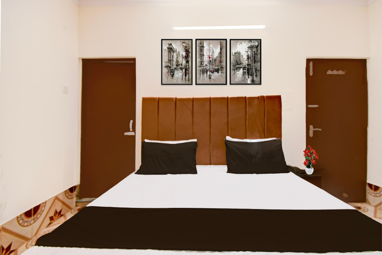 Room 2, Classic With Balconyhotel Parv, Varanasi