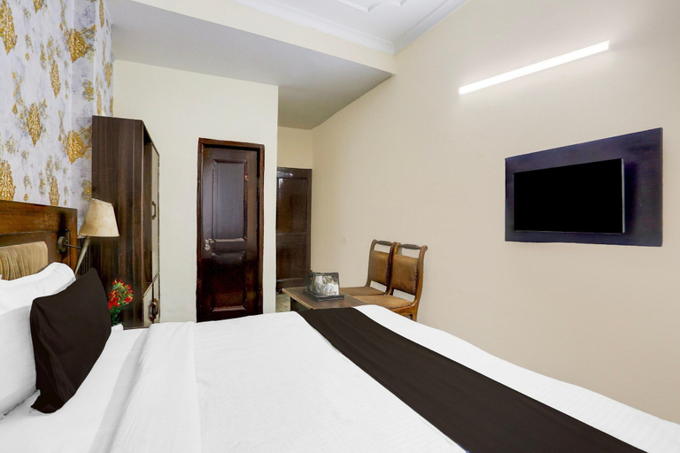 Room 5, Deluxe Hotel Amandeep, Ludhiana