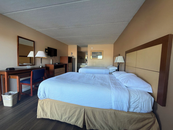 Bedroom 3, Camilla Inn & Suites, Mitchell