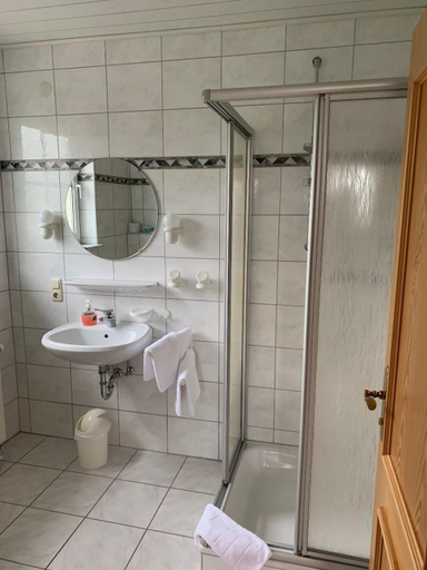 Bathroom 2, Landhaus Schneeberg, Fulda