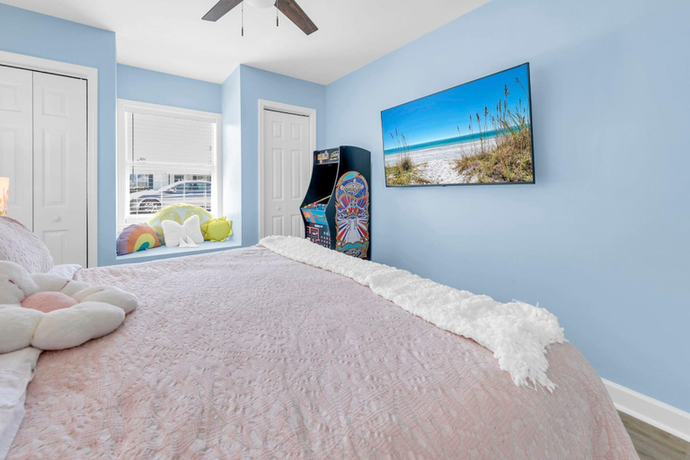 Room 4, The White Sandcastle, Bay