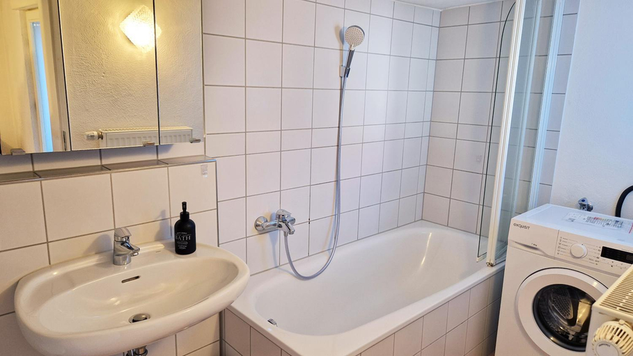 Bathroom 2, ARGENTA Living - QUELLQUARTIER, Fulda