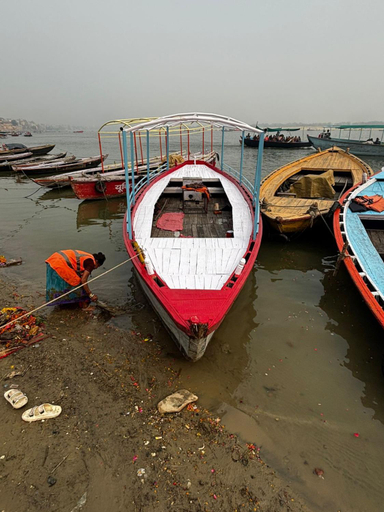 Others 3, Ganga putra inn, Chandauli