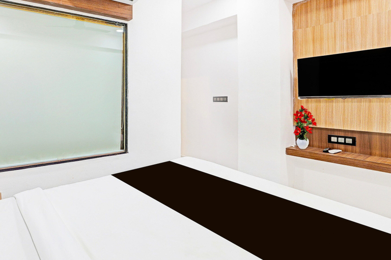 Room 2, Deluxe Hotel Niraant, Surat