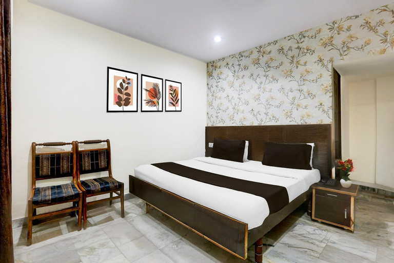 Room 4, Deluxe Hotel Amandeep, Ludhiana