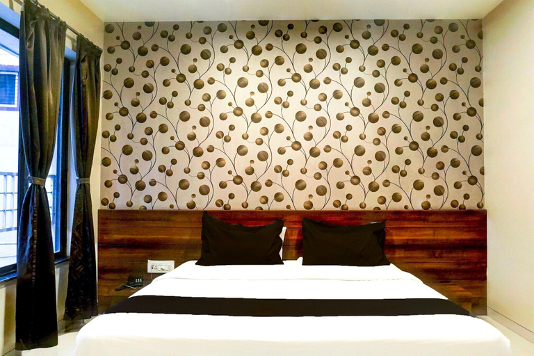 Room 5, Deluxe Viman Nagar Formerly Kuber Inn, Pune