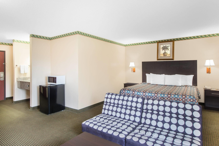 Bedroom 3, Days Inn by Wyndham Sullivan, Sullivan
